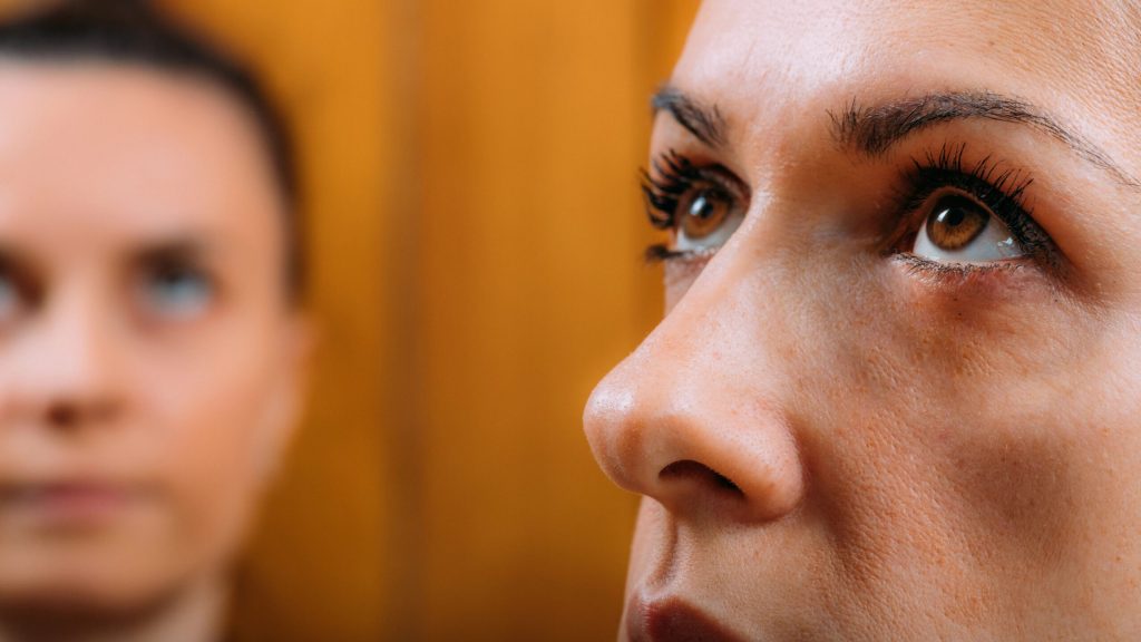Understanding EMDR Therapy: A Pathway to Healing Trauma 6 EMDR Therapy, woman looking up