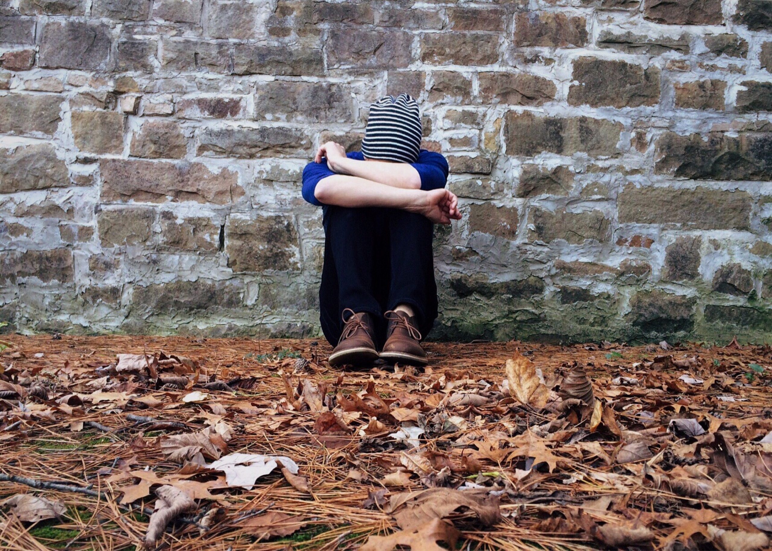 teen with head in hands, help managing suicidal thoughts
